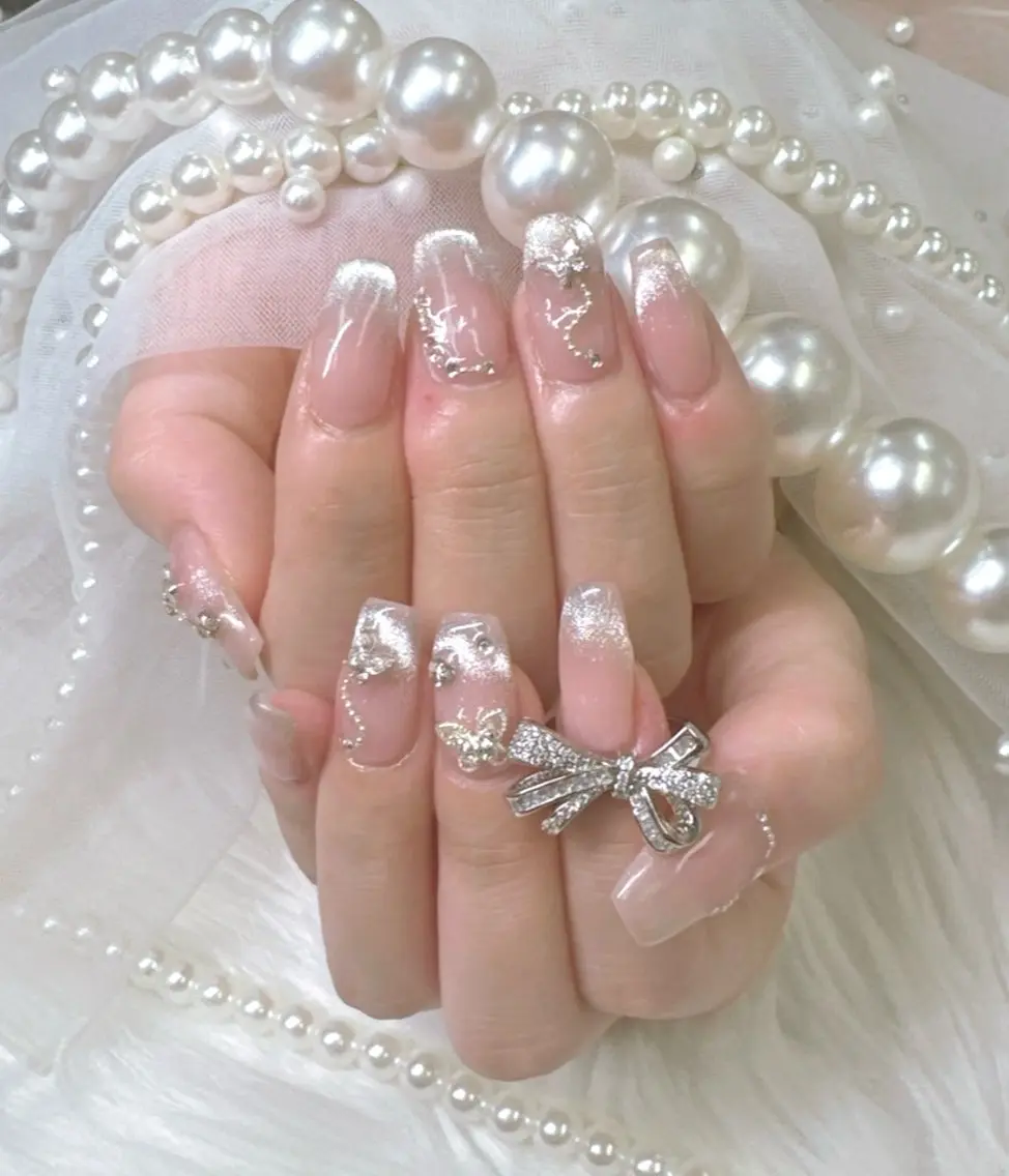 ネイル フレンチネイル ジェルネイル ガラスフレンチ キラキラネイル ロングネイル Queeens nailのネイルデザイン