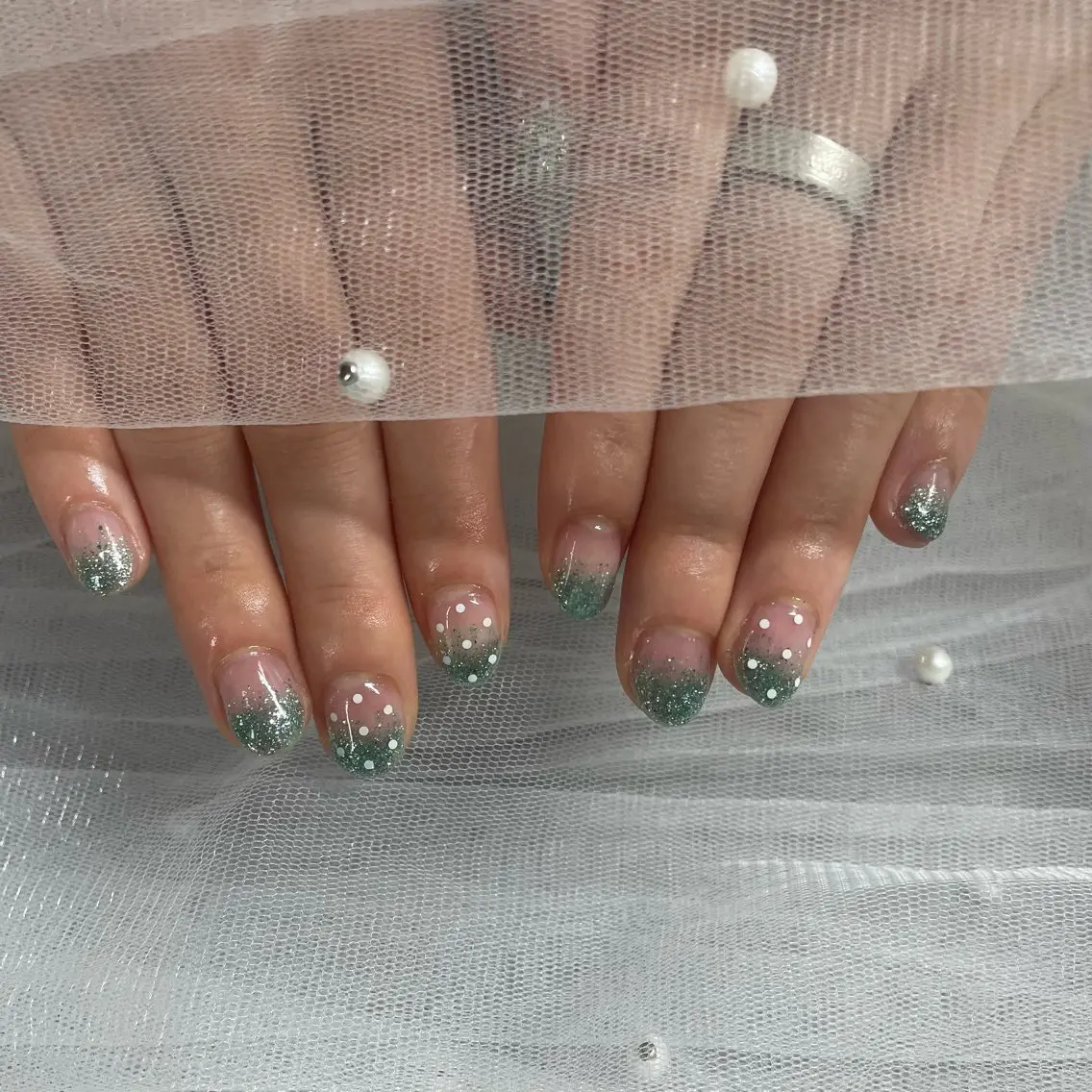 ネイル クリアネイル ドット グラデーション グリーン ハンドネイル Chul Nail 愛莉のネイルデザイン