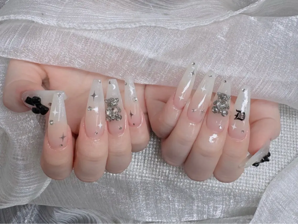 ネイル フレンチネイル ジェルネイル ガラスフレンチ ハロウィン ハート ハンドネイル H.baby Nail Salonのネイルデザイン