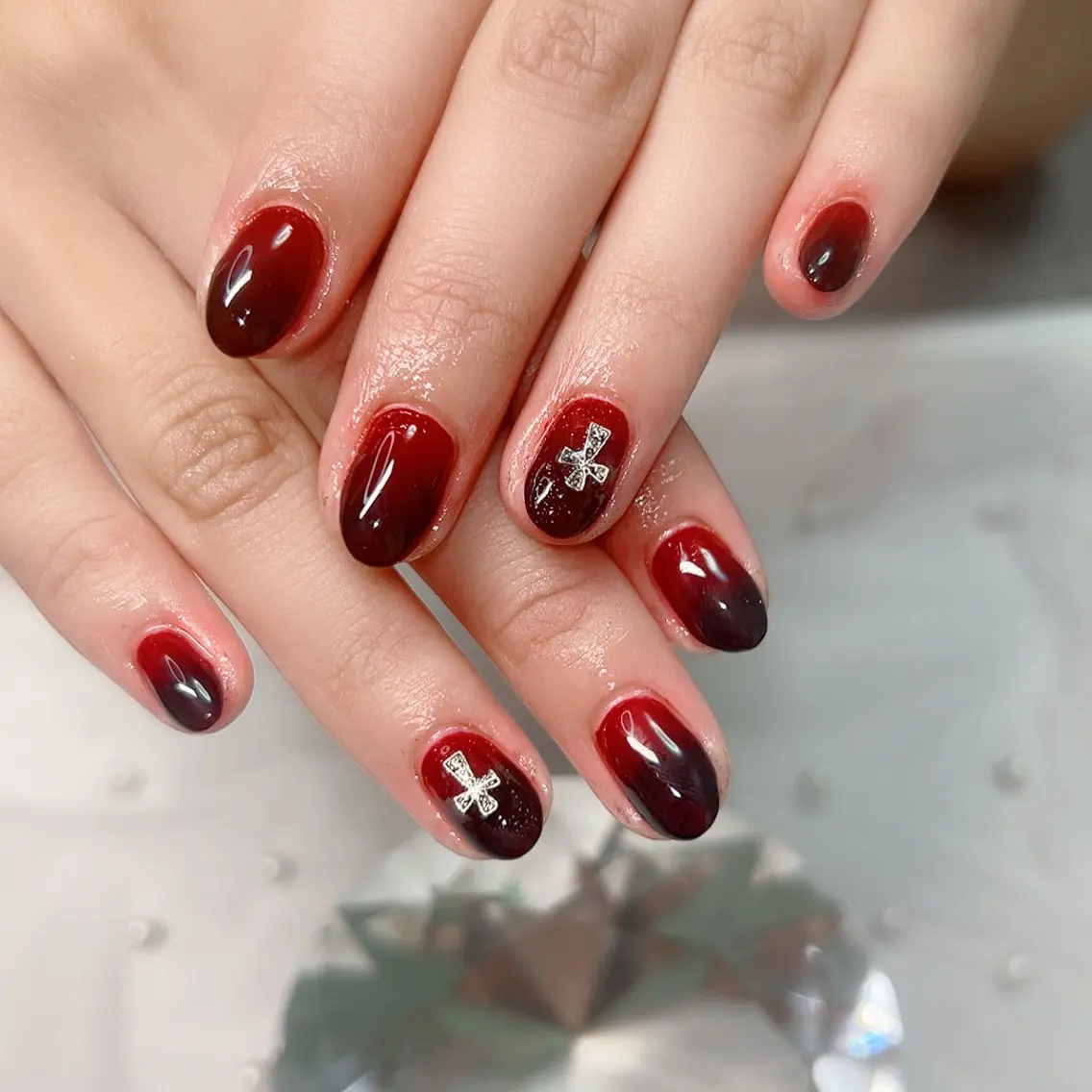 ネイル グラデーション マグネットネイル 赤色 ハンドネイル Cute Tips nailのネイルデザイン