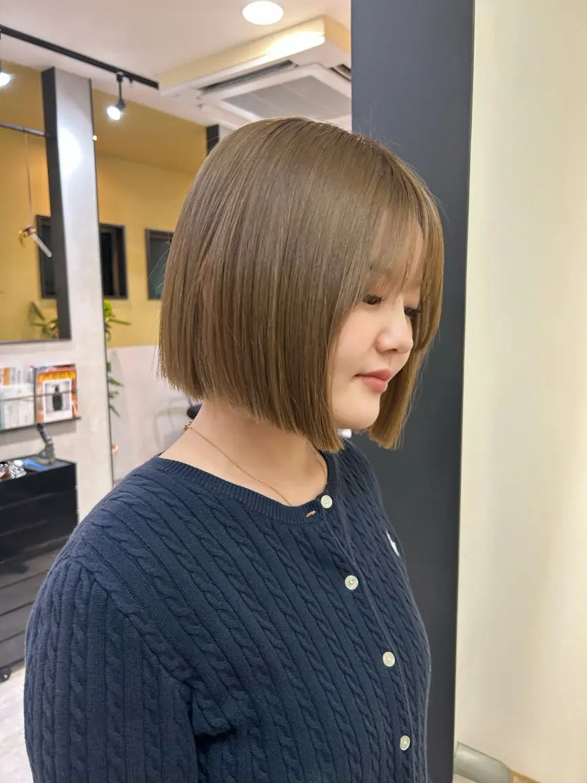 ショート カラー ベージュカラー ブリーチ ミルクティーベージュ カット ヘアカラー トリートメント hubhair レイヤー/透明感のヘアスタイル