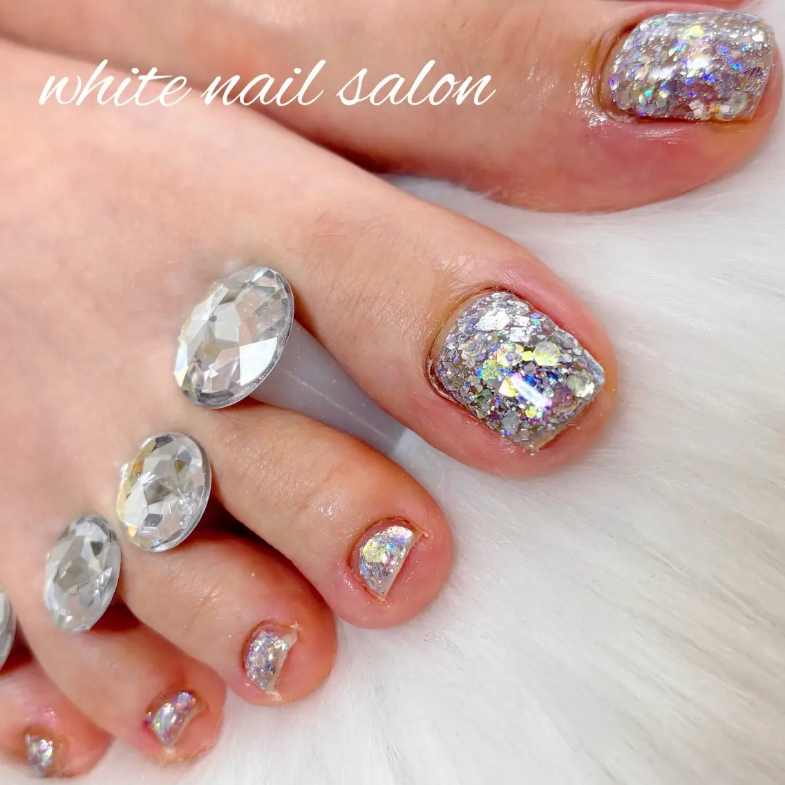 ネイル フットネイル ラメ(グリッター) フットネイル white nail salonのネイルデザイン