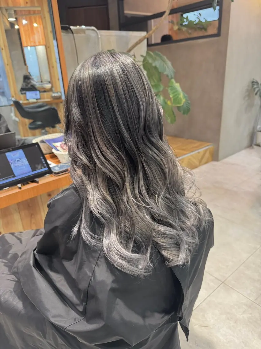 ロング カラー ヘアアレンジ 佐々木 まゆかのヘアスタイル