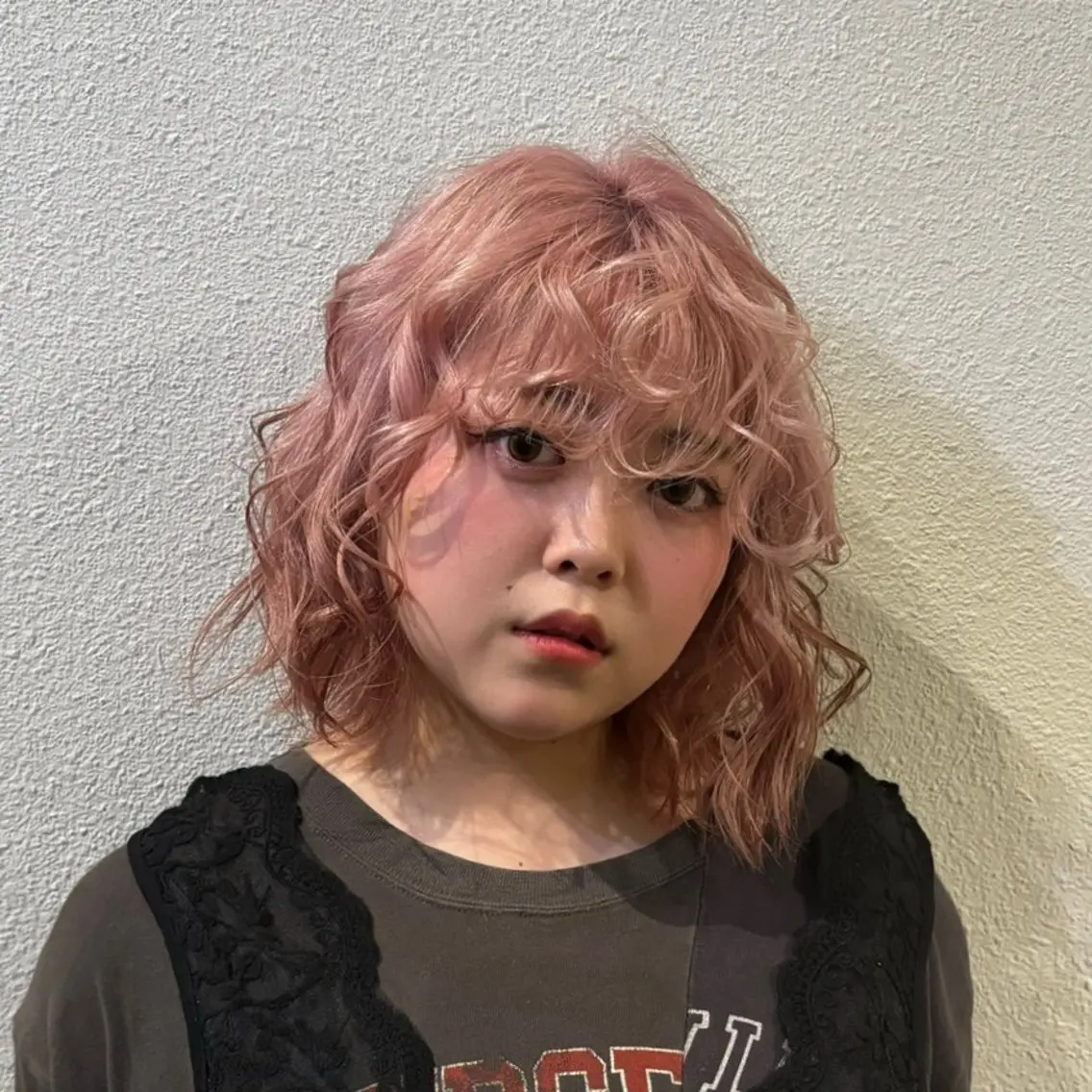 ミディアム カラー ブリーチ ピンクカラー カット ヘアカラー トリートメント 暖色カラー/髪質改善 /メンズ🧡莉南のヘアスタイル