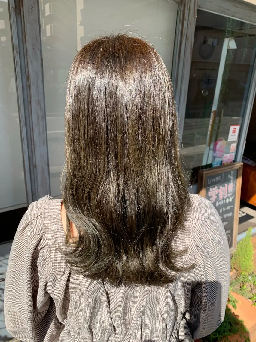 セミロング カラー ヘアカラー 𝑯𝑨𝑹𝑬 🧦𝑨𝑶𝑰のヘアスタイル