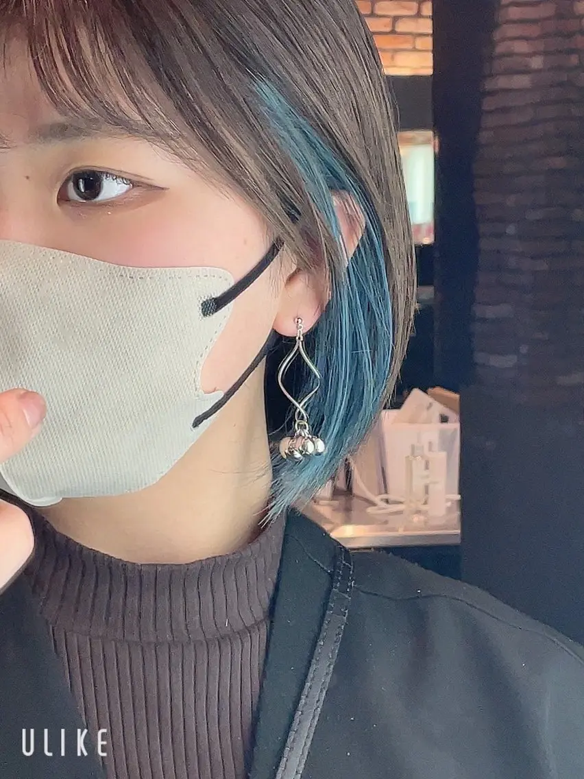 カラー ショート 顔周りレイヤー/マオのヘアスタイル