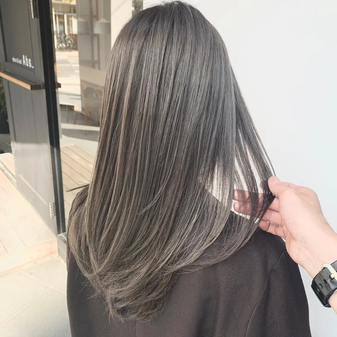ミディアム アッシュ 外国人風カラー ハイライト 髪質改善 韓国風ヘア カット ヘアカラー トリートメント Lino by hoNuaのヘアスタイル