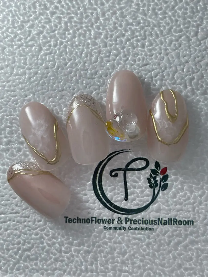 ネイル フラワーネイル precious nail roomのネイルデザイン