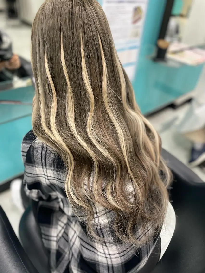 ロング プルエクステ エクステ ハイライト 吉田 麻倫のヘアスタイル
