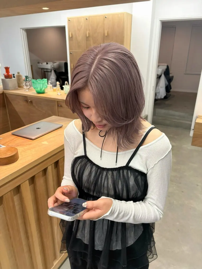 ミディアム カラー 吉野 新菜のヘアスタイル