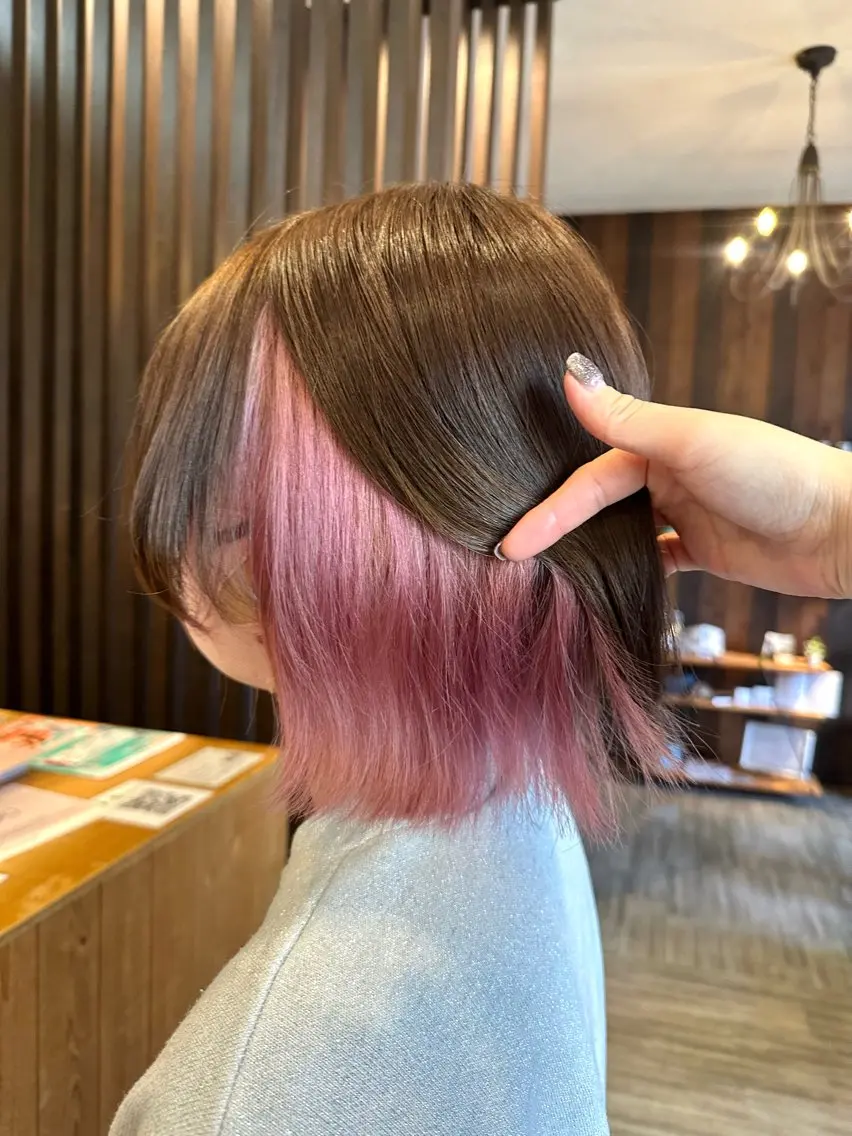 ミディアム カラー ブリーチ インナーカラー ピンクカラー カット ヘアカラー BRANCHÉ小牧/ 西尾 美月のヘアスタイル