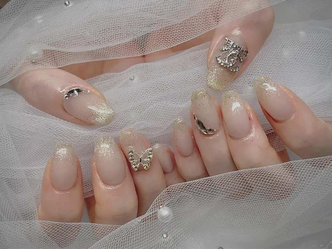 ネイル I-nailロング /ワンホン/キラキラのネイルデザイン