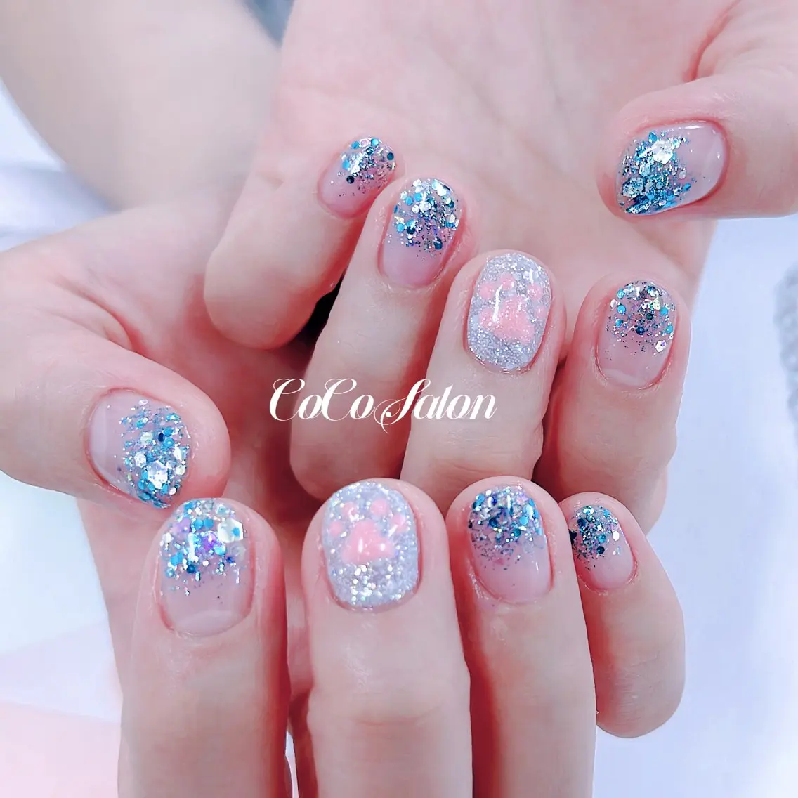 ネイル オーロラネイル ブルー ジェルネイル グラデーション ホログラムネイル ハンドネイル CoCoSalon ネイル/まつ毛予約のネイルデザイン