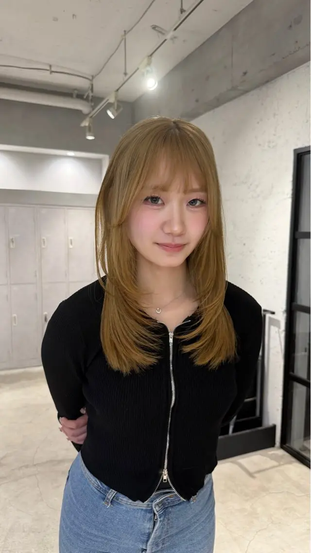 セミロング あんな🦋レイヤー カット/透明感カラーのヘアスタイル