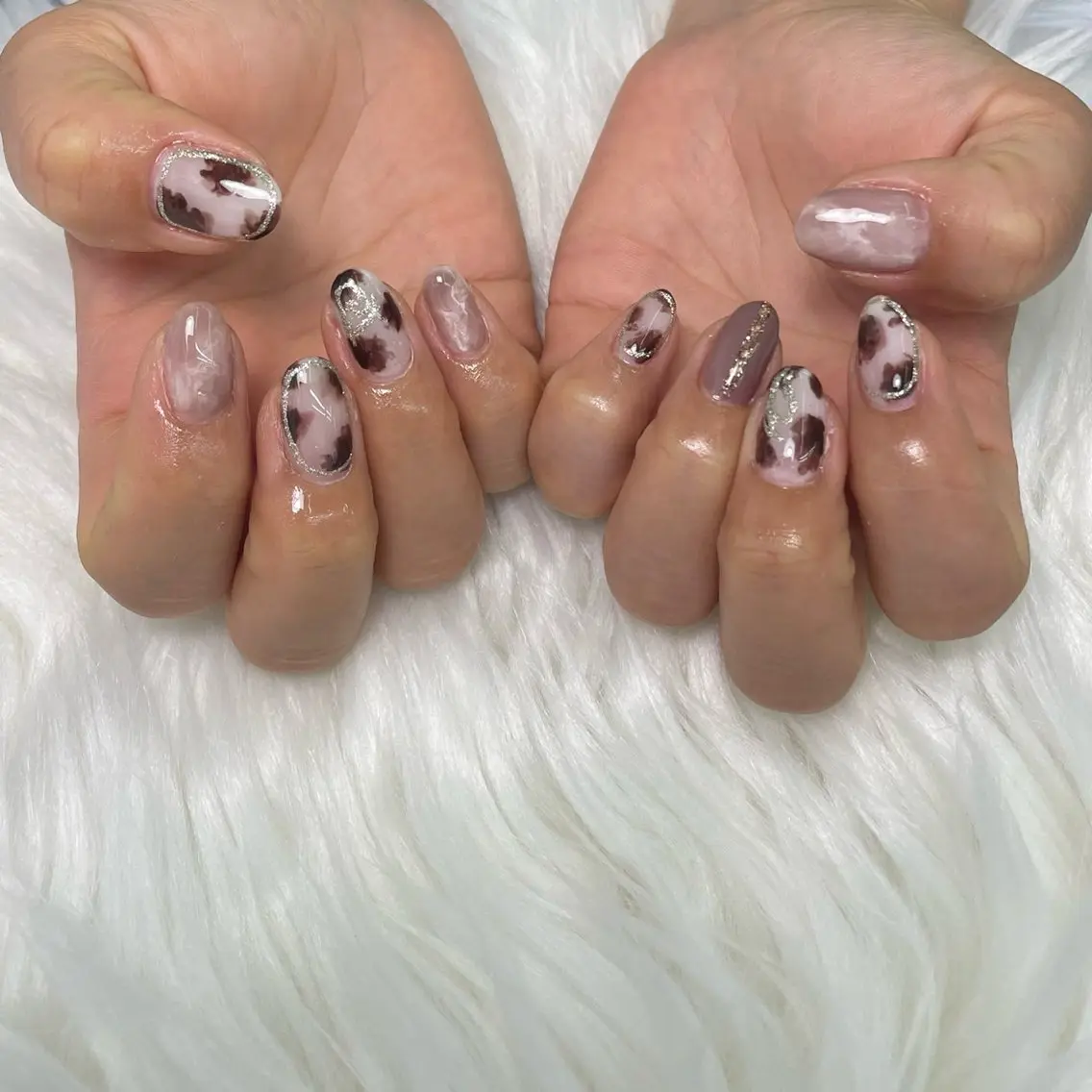 ネイル ブラウン ラメ(グリッター) ニュアンスネイル ピンク シルバー ハンドネイル Quee Stllaのネイルデザイン