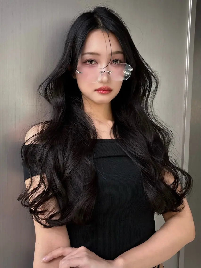 ロング カラー 黒髪 ブルーカラー ブルーブラック 髪質改善 韓国風ヘア SHOUHEI 韓国風レイヤーカットのヘアスタイル