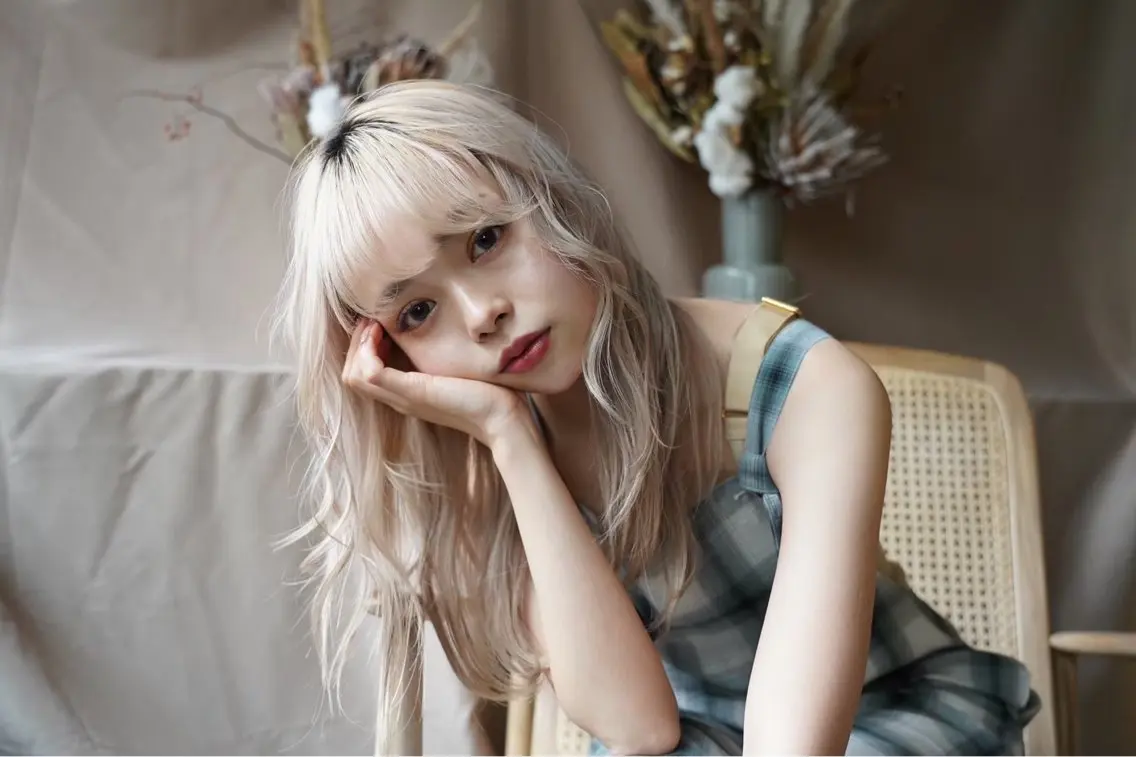 ロング ヘアカラー 色落ちまで可愛い ヘーゼルベージュ🤎のヘアスタイル