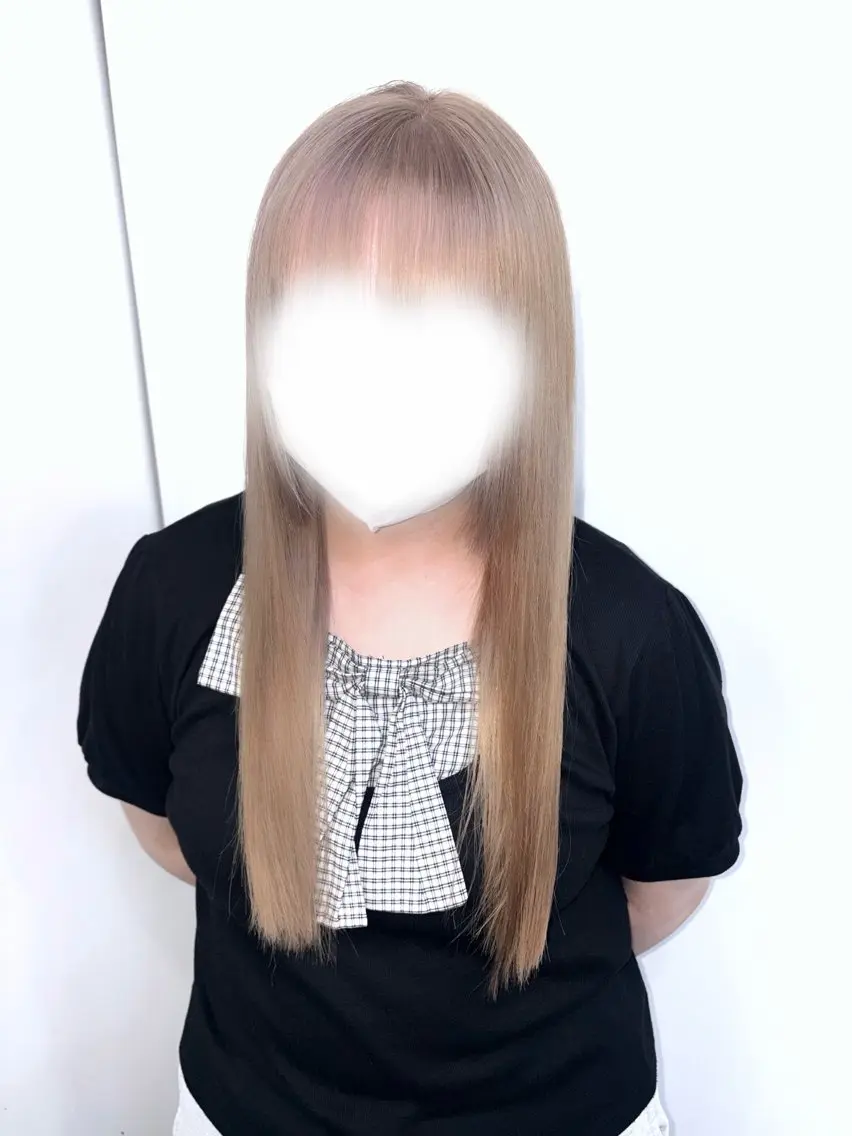 ロング カラー ベージュカラー ミルクティーベージュ ヘアカラー みゆ/ケア ブリーチ/ハイトーンのヘアスタイル