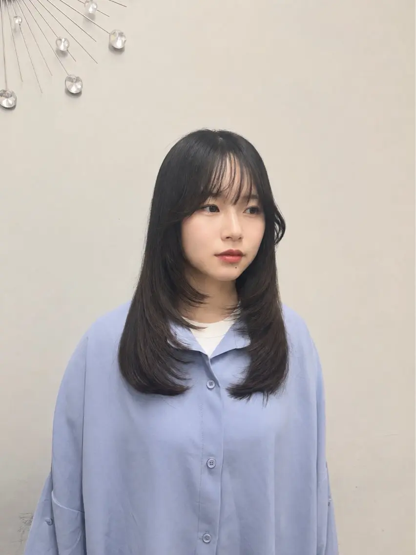 セミロング 顔まわりレイヤー 顔周りカット レイヤーカット lucina ヒヨリのヘアスタイル