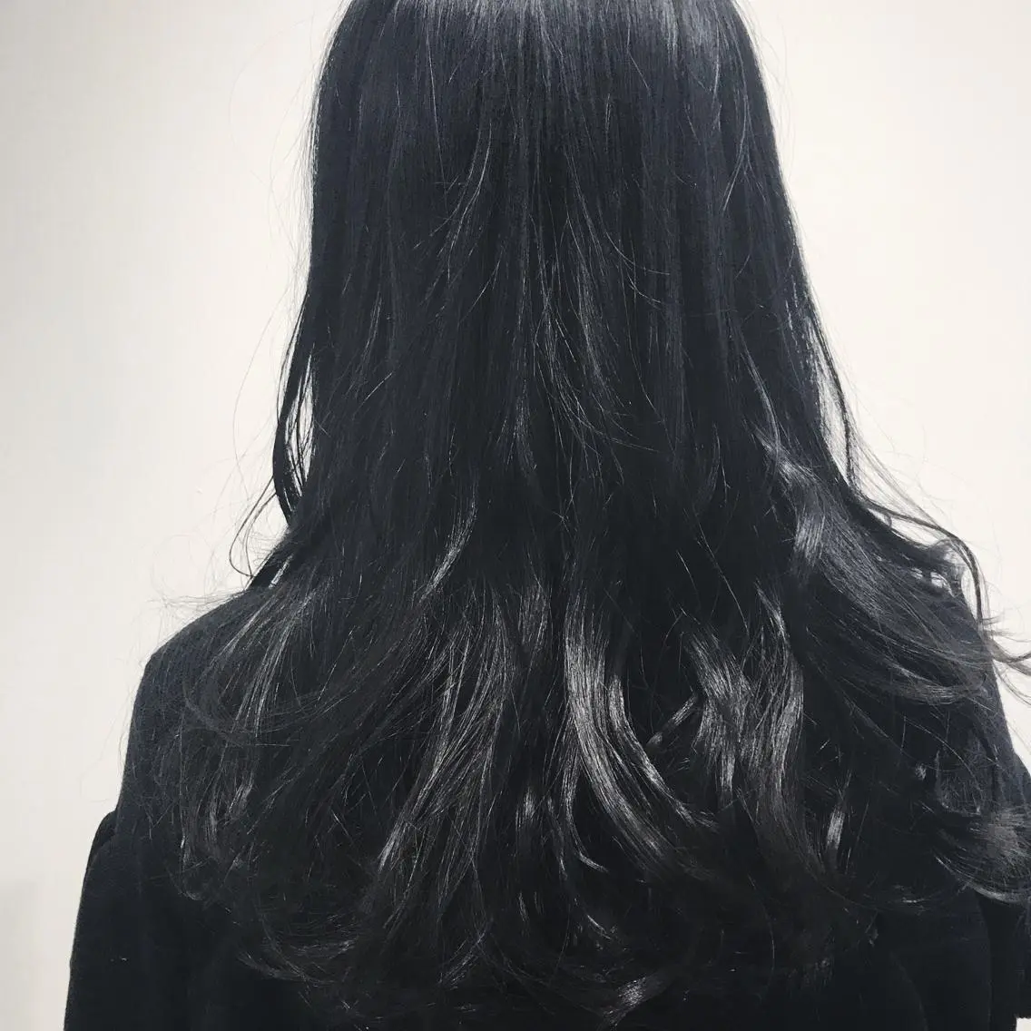 ミディアム カラー 黒髪 ブルーカラー ブルーブラック EARTH 志木店のヘアスタイル