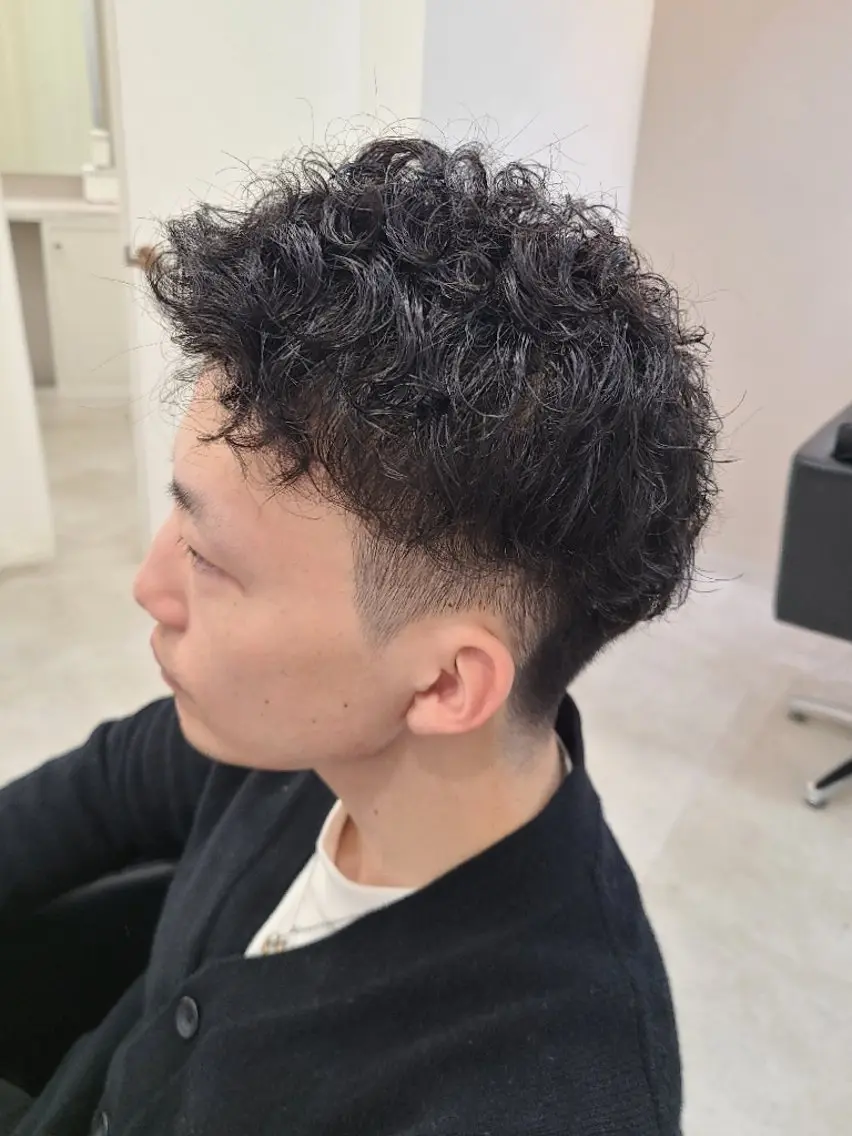 ショート パーマ メンズ メンズパーマ ショートヘア スパイラルパーマ カット パーマ 桐島 令奈のヘアスタイル