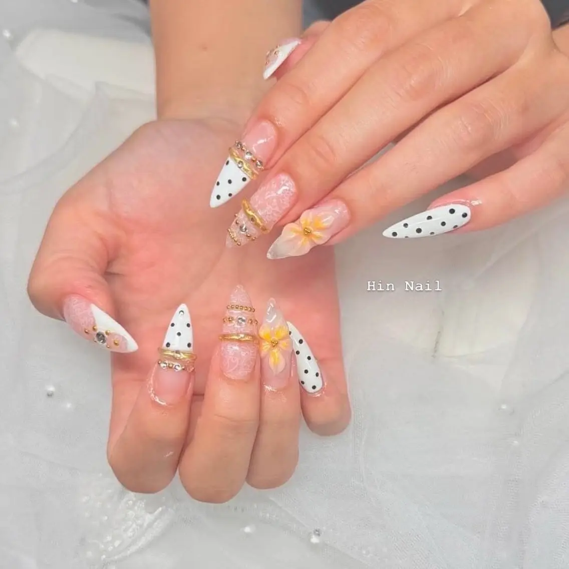 ネイル チークネイル ドット フットネイル フレンチネイル 韓国ネイル ハンドネイル Hym Nailのネイルデザイン