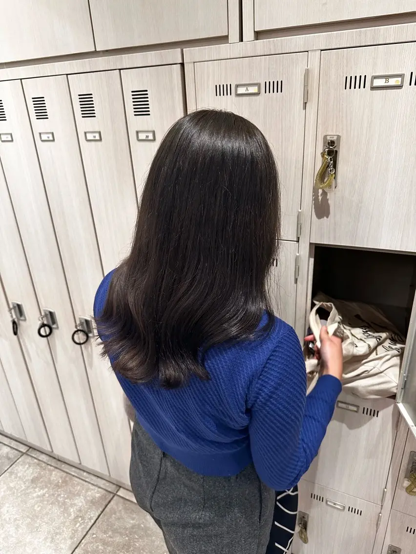 ミディアム カラー グレージュ ヘアカラー ZACC ayakaのヘアスタイル