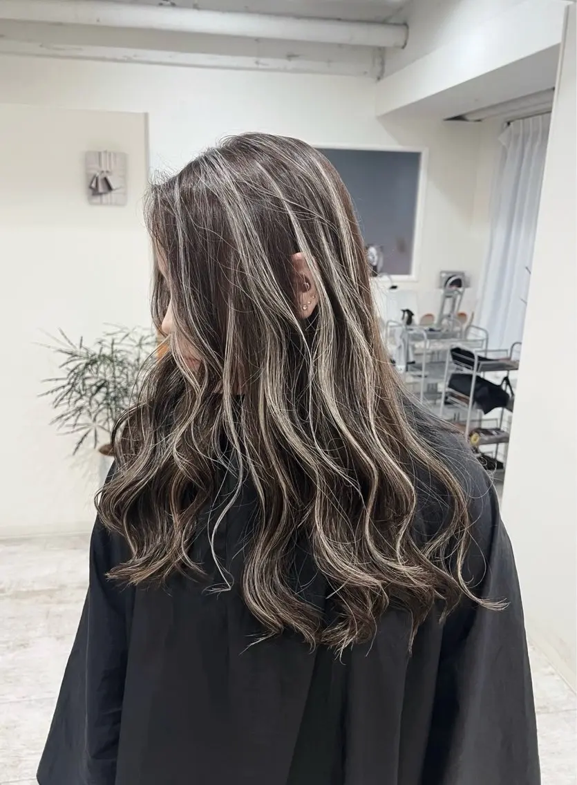 ロング カラー ダークグレー ダークグレージュ グレージュ ハイライトカラー ハイライト 指名数No.1 /NAOYAのヘアスタイル