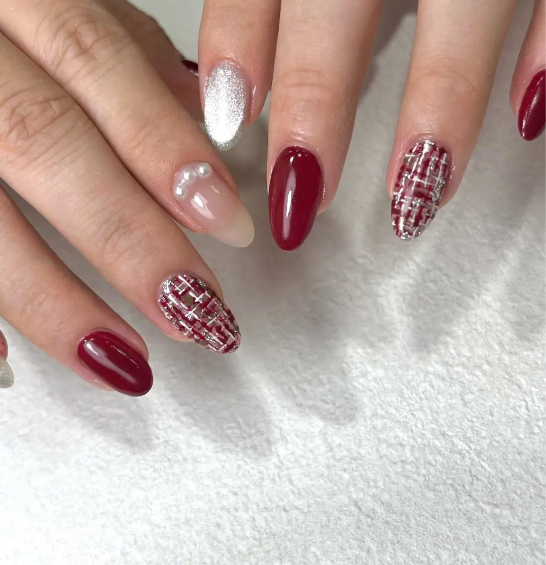 ネイル ガーリー 韓国ネイル マグネットネイル 赤色 シンプルネイル ハンドネイル Para Sol nail Maoのネイルデザイン