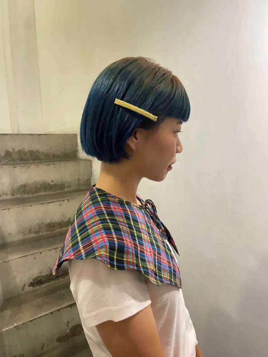 ショート カラー ブリーチ ブルーカラー ブリーチなしカラー CACHÉ ワカナ🎀のヘアスタイル
