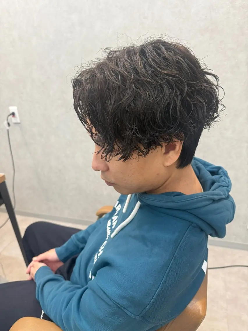 ミディアム パーマ メンズ ミディアムパーマ センターパート メンズパーマ 波巻きパーマ カット パーマ メンズパーマ職人/ 天神/tatsukiのヘアスタイル