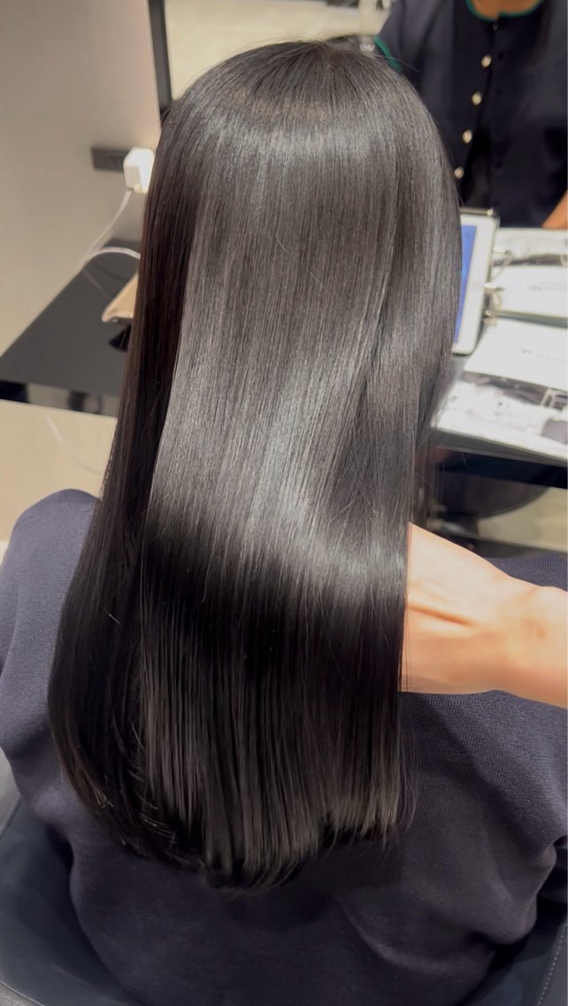 ロング カラー ダークグレー ダークグレージュ グレージュ カット ヘアカラー トリートメント 中村 夢咲のヘアスタイル