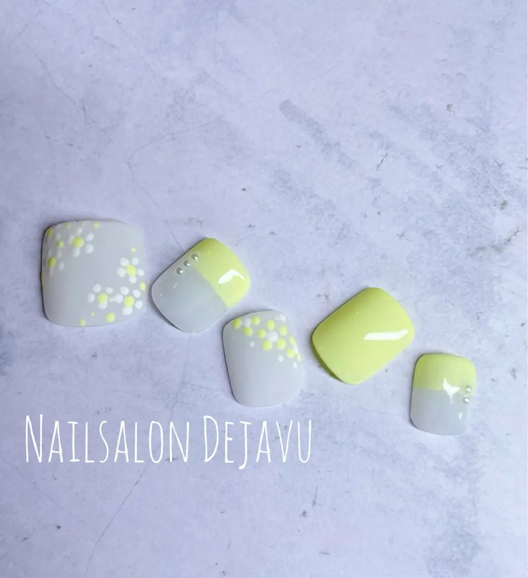 ネイル フットネイル フットネイル Nail salon Dejavu 🌿のネイルデザイン