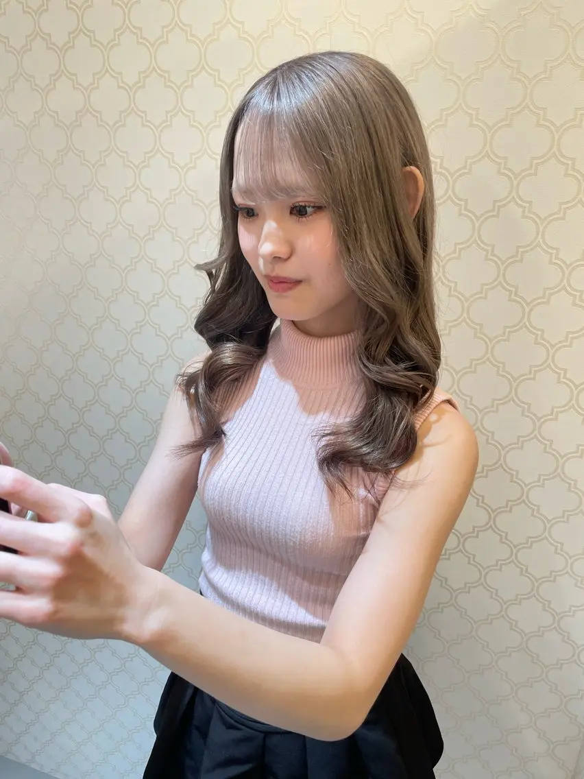 セミロング カラー ブリーチ 透明感カラー グレージュ ミルクティーグレージュ ヘアカラー トリートメント 羽田翔大/ブリーチ/ レイヤー/店長のヘアスタイル