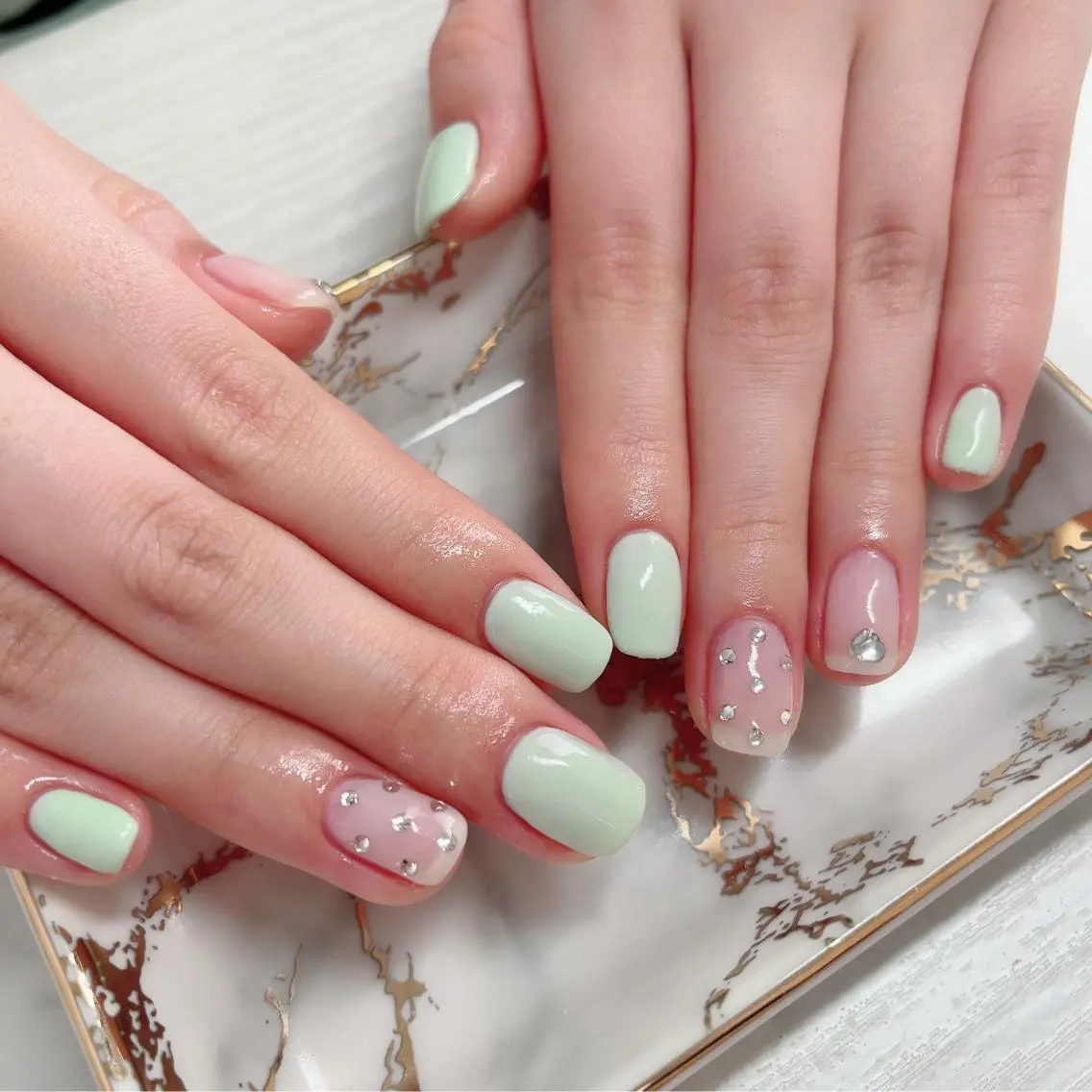ネイル アートネイル グリーン 春ネイル ストーンネイル Baby Nailのネイルデザイン