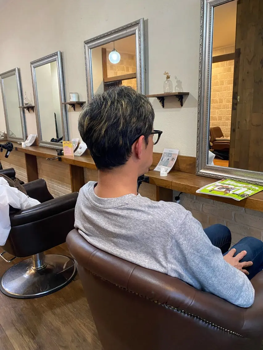 ショート ヘアカラー 肥田 夕蘭のヘアスタイル