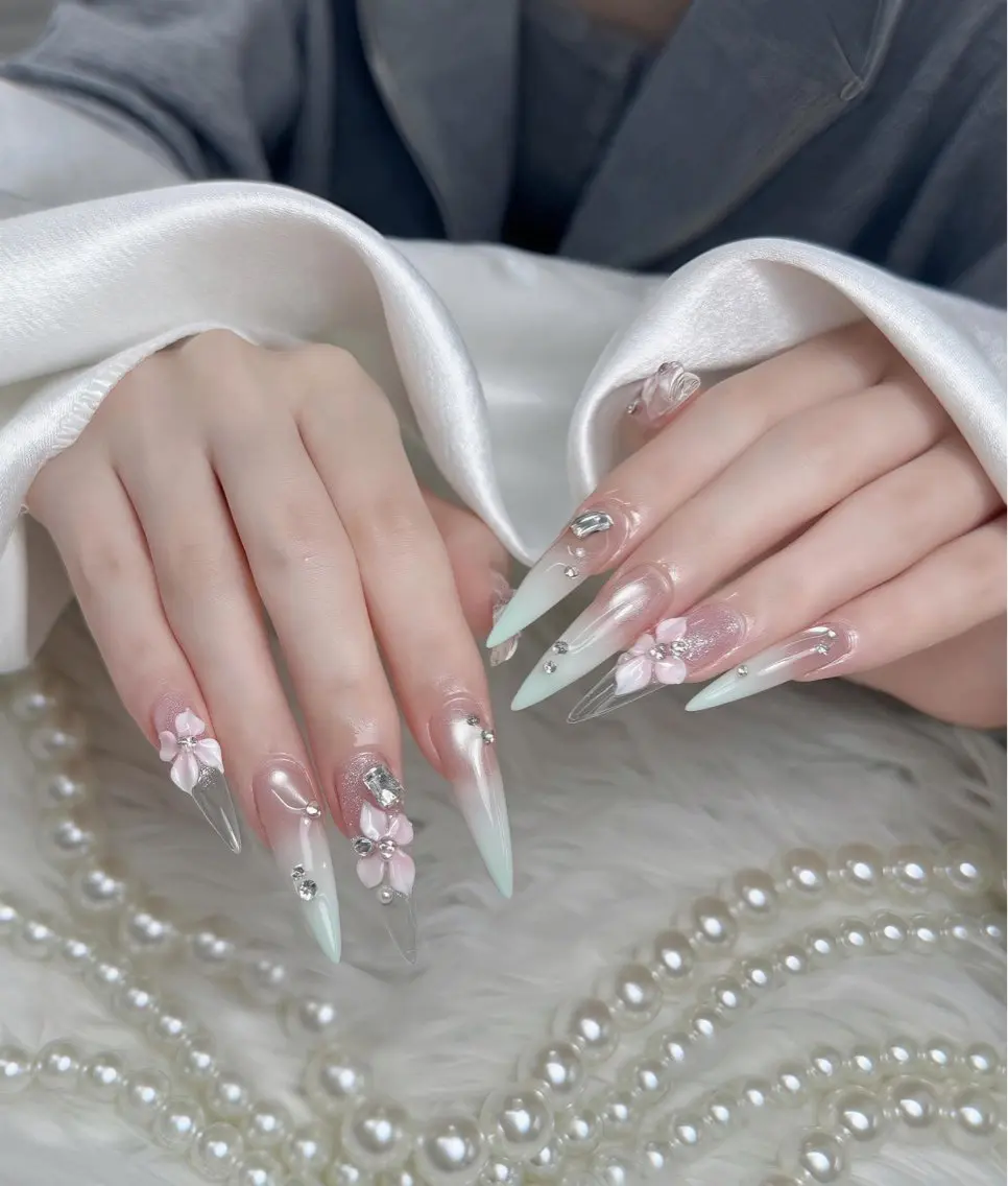ネイル ジェルネイル キラキラネイル 韓国ネイル ロングネイル 持ち込み ハンドネイル ハンドケア Nova Nailのネイルデザイン