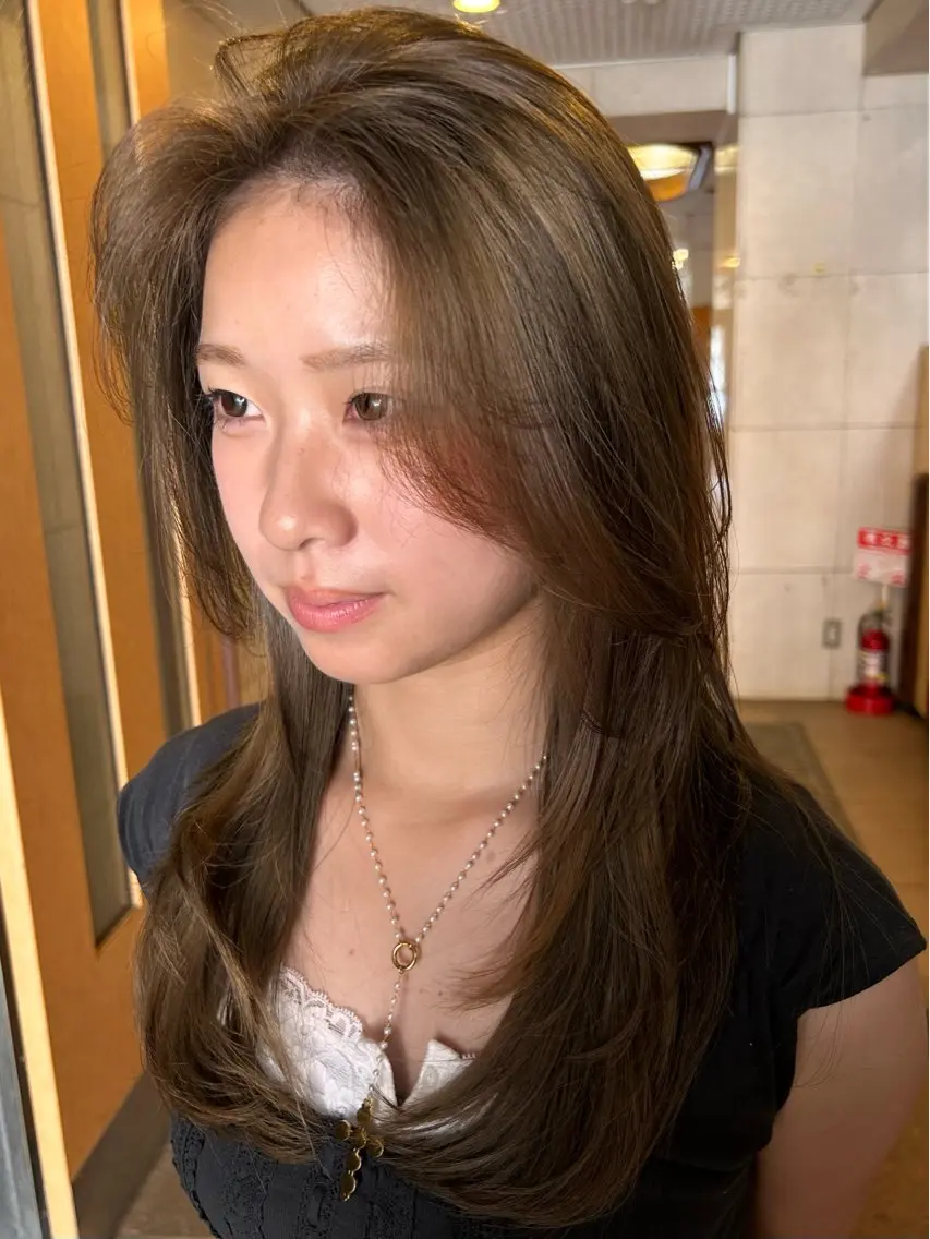 ロング カラー ベージュカラー オリーブベージュ 透明感カラー/ パーマのヘアスタイル