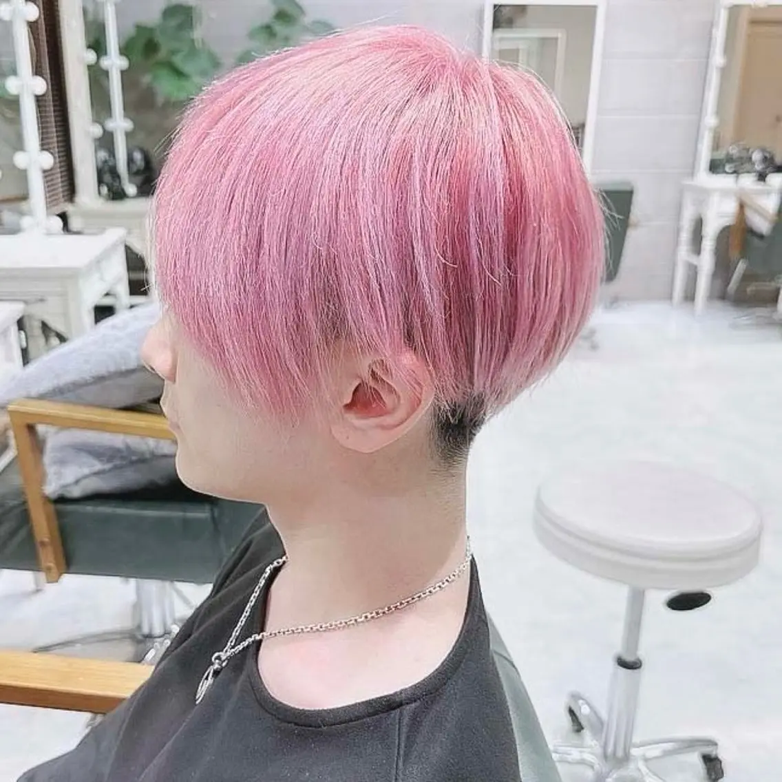 ショート カラー ブリーチ デザインカラー ハイトーンカラー ピンクカラー ヘアカラー トリートメント DAYS Men’sのヘアスタイル