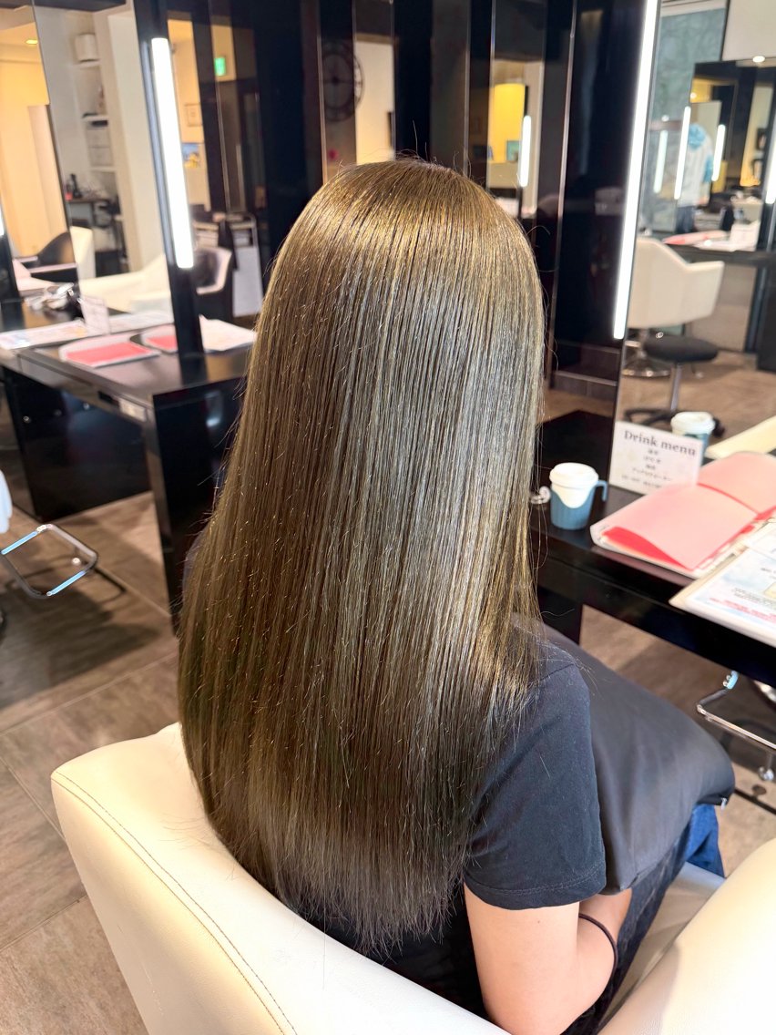 ロング ヘアカラー momo🎀韓国レイ ヤー・ハイトーンのヘアスタイル