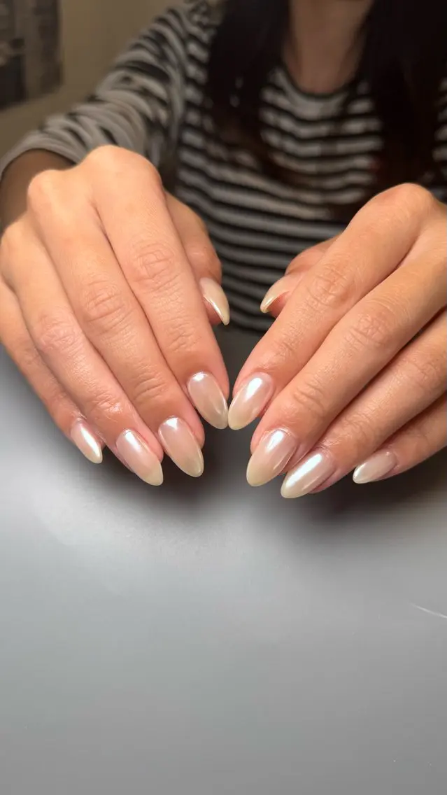 人気☆オーロラワンカラー💅(クリアベース)の写真