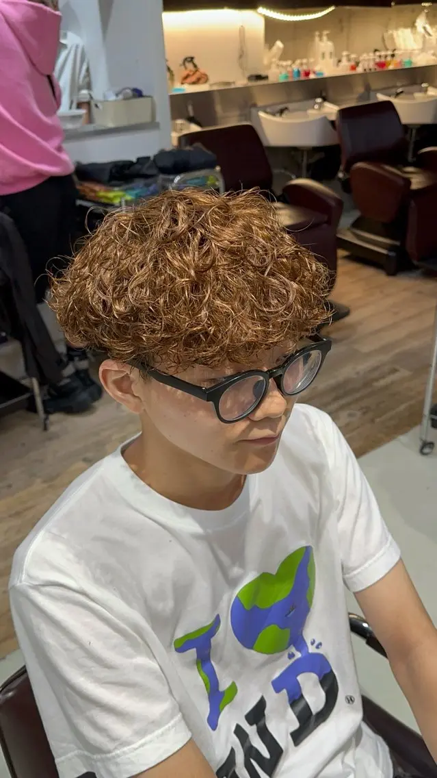 カラー パーマ メンズ メンズパーマ ブラウンカラー カット ヘアカラー パーマ fifth原宿 宮部蓮のヘアスタイル