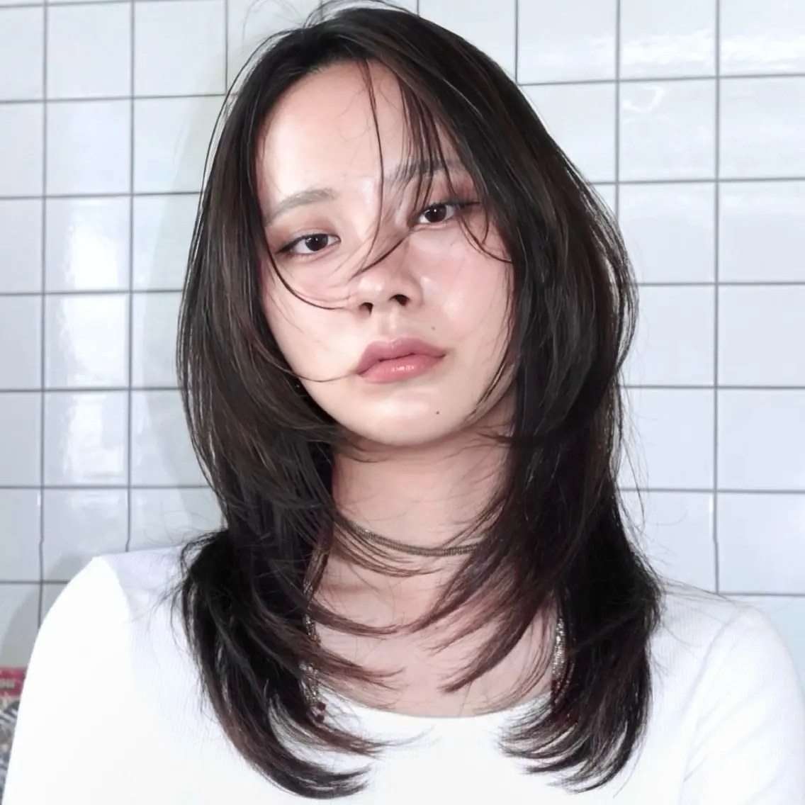 セミロング 顔まわりレイヤー ハッシュカット ハイレイヤー レイヤーカット 似合わせカット カット ヘアカラー トリートメント momo もものヘアスタイル