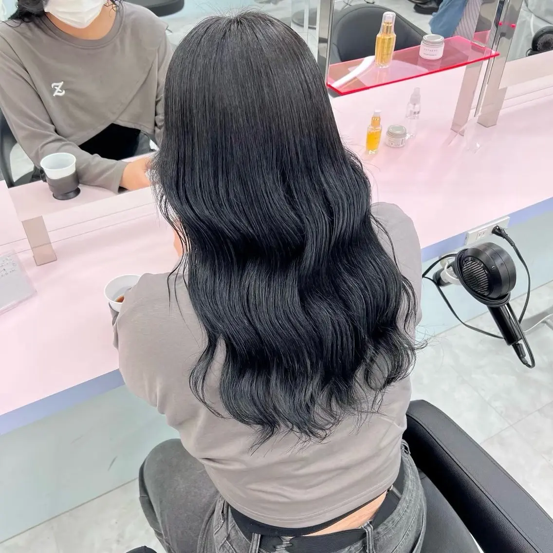 ロング カラー パーマ ヘアアレンジ 透明感ブリーチカラー 🌈TOMOHIROのヘアスタイル