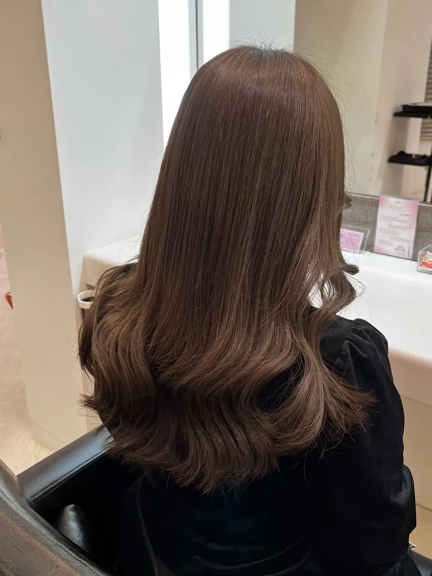 セミロング 赤み消し透明感カラー オオヤマのヘアスタイル