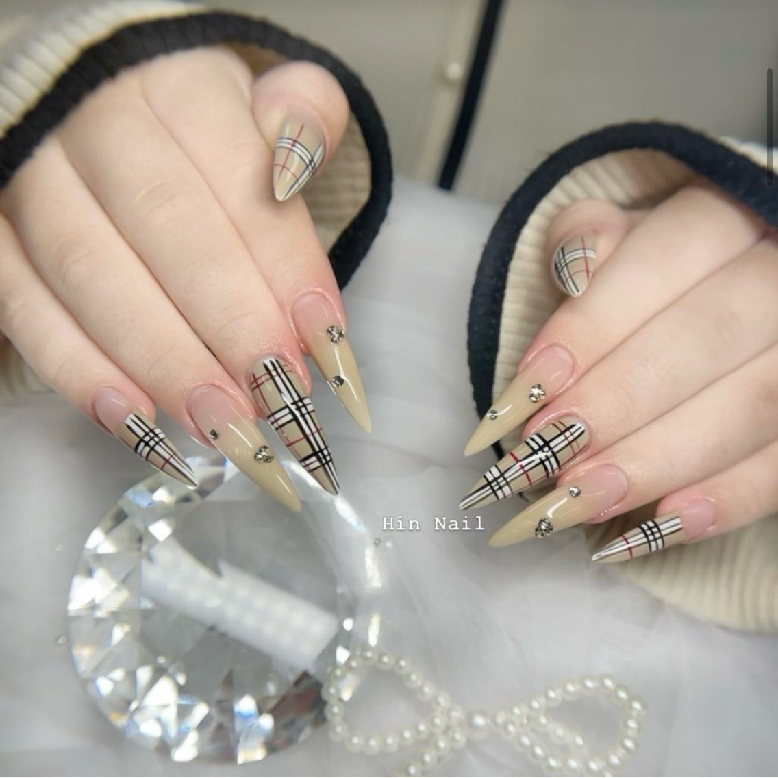 ネイル アニマル柄 ブラウン チークネイル ドット フットネイル ハンドネイル HIN NAILのネイルデザイン