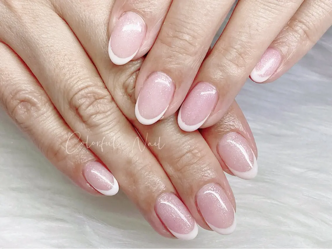 ネイル フラッシュネイル フットネイル フレンチネイル ジェルネイル ガラスフレンチ 🎀Colorful 💅Nailのネイルデザイン