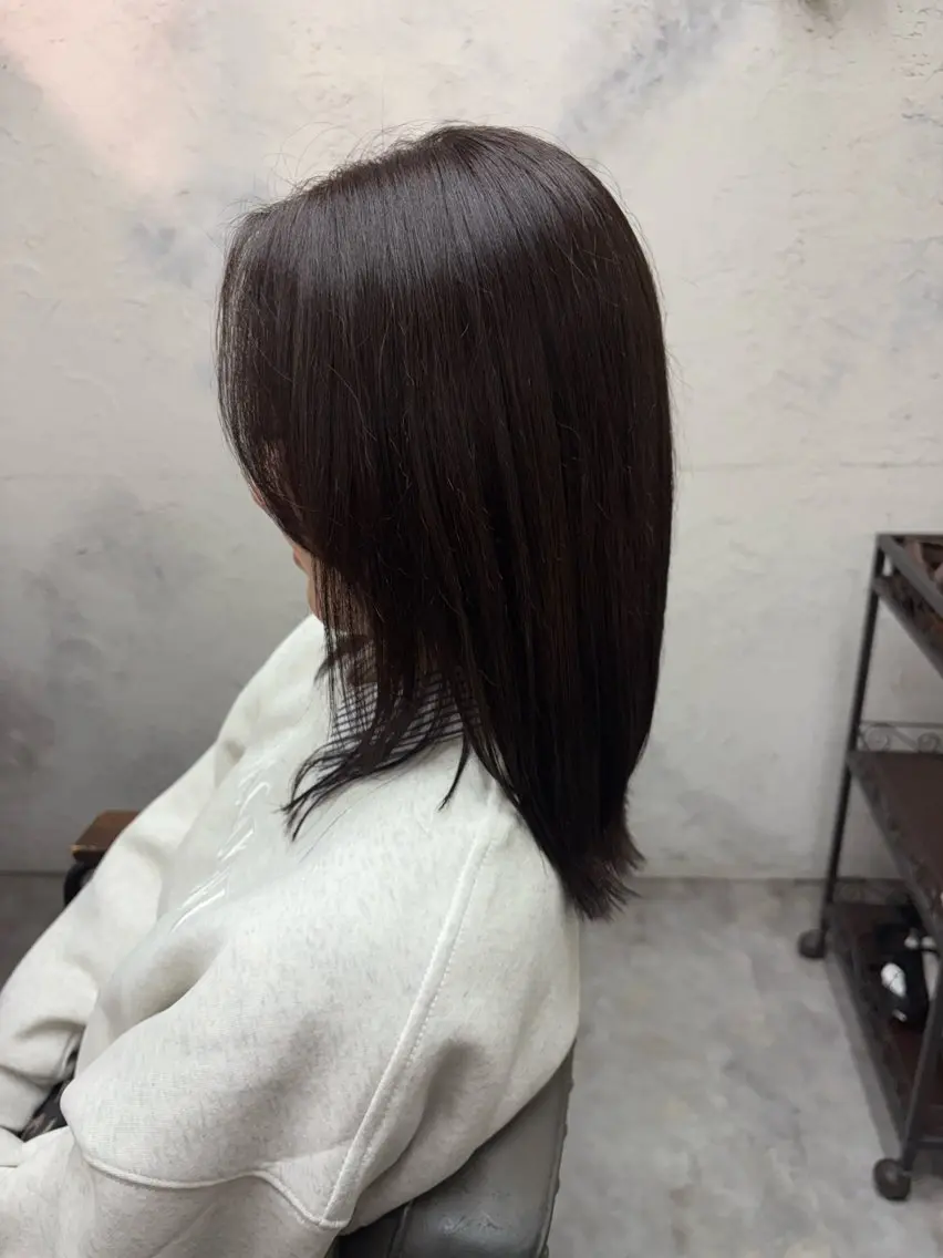 セミロング レイヤーカット カット ヘアカラー シモイケ ルアのヘアスタイル