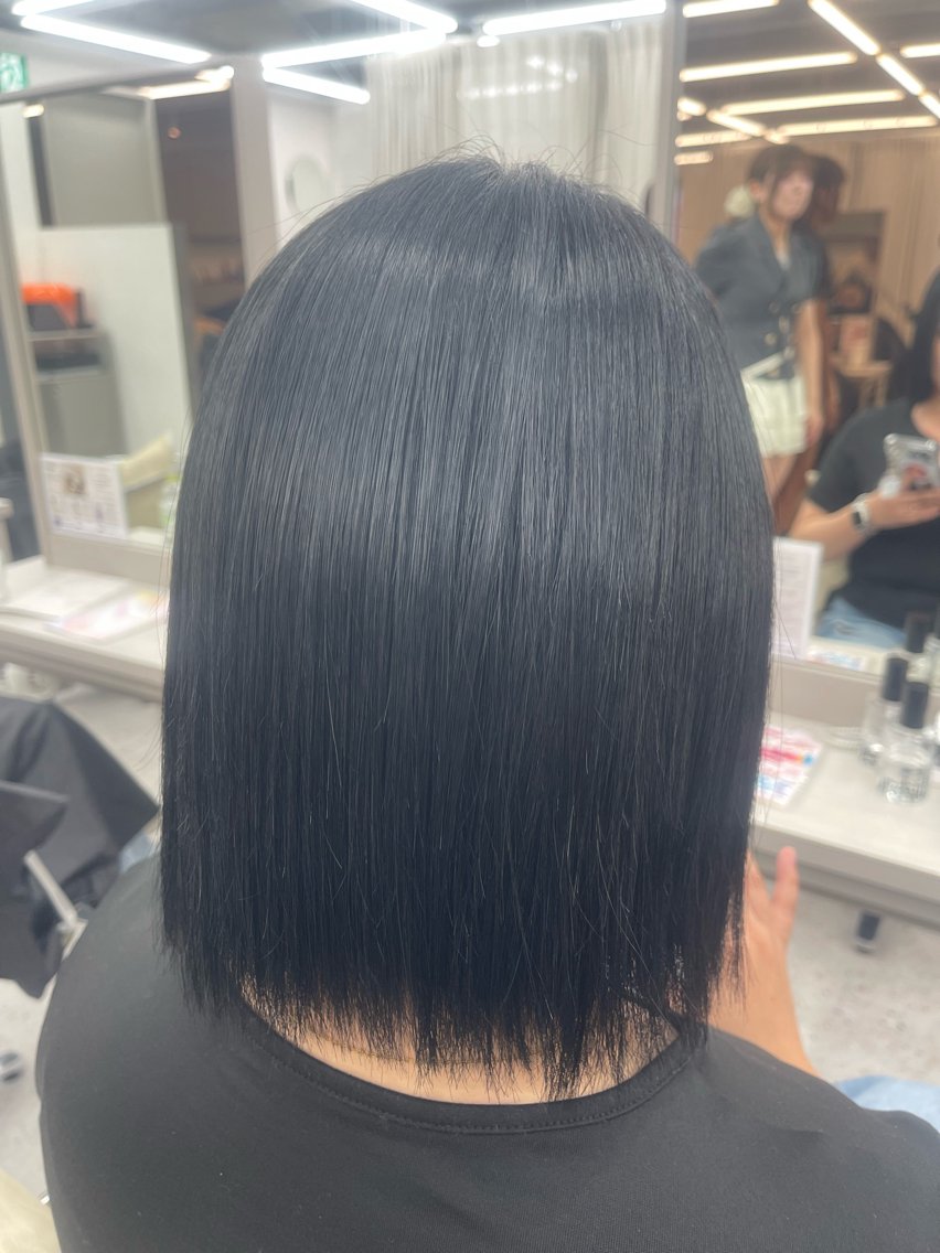 ミディアム カラー 黒髪 ブルーカラー ブルーブラック 透明感カラー COCO reiのヘアスタイル