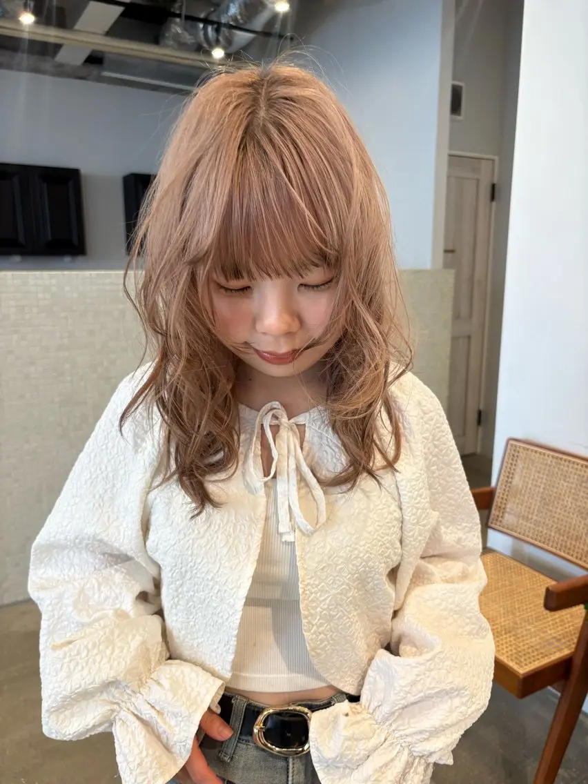 ロング ヘアカラー 無料カットモデル募集 柔らかベージュカラーのヘアスタイル